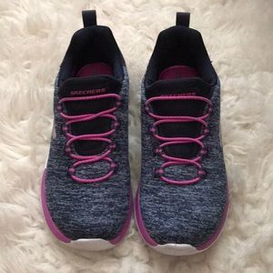🔴Sketchers little girls worn few time look new